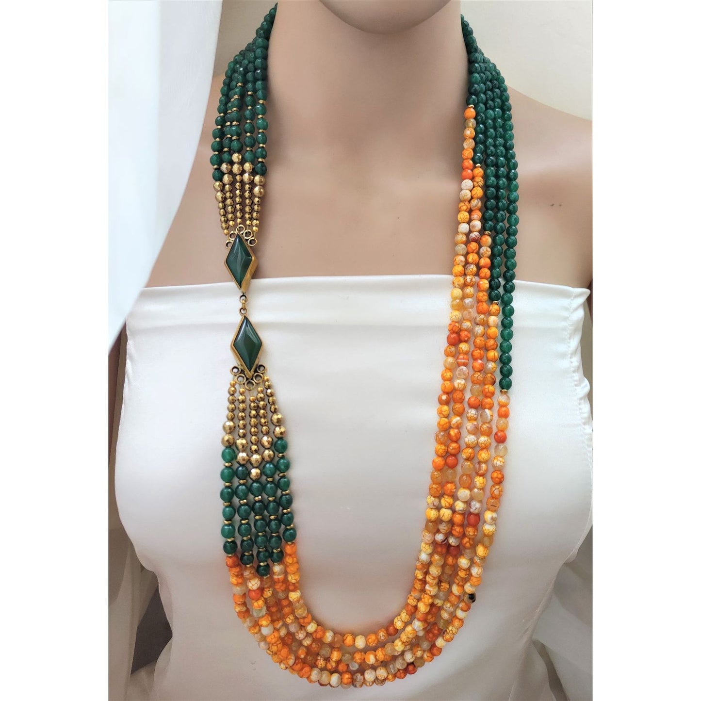 عقد من العقيق و النحاس