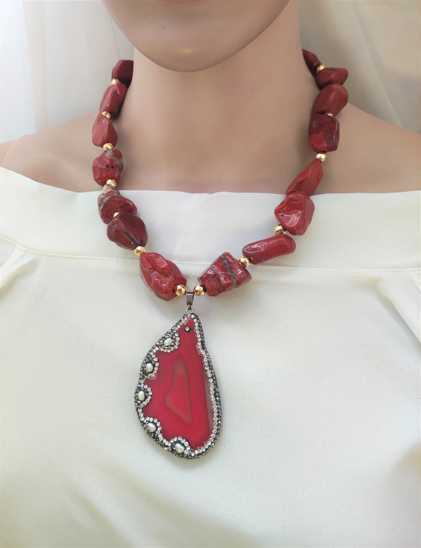 عقد من العقيق الطيعي