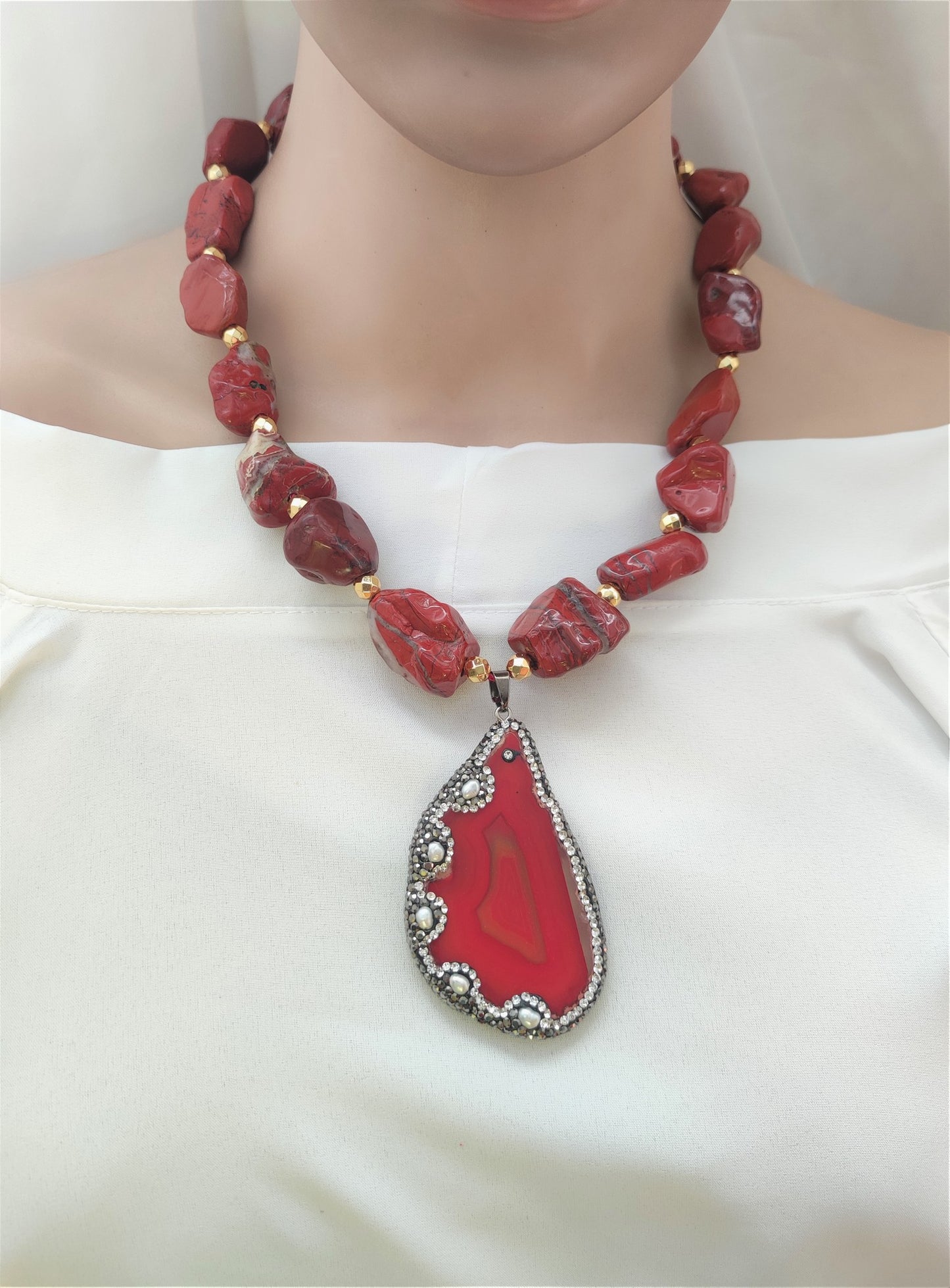 عقد من العقيق الطيعي