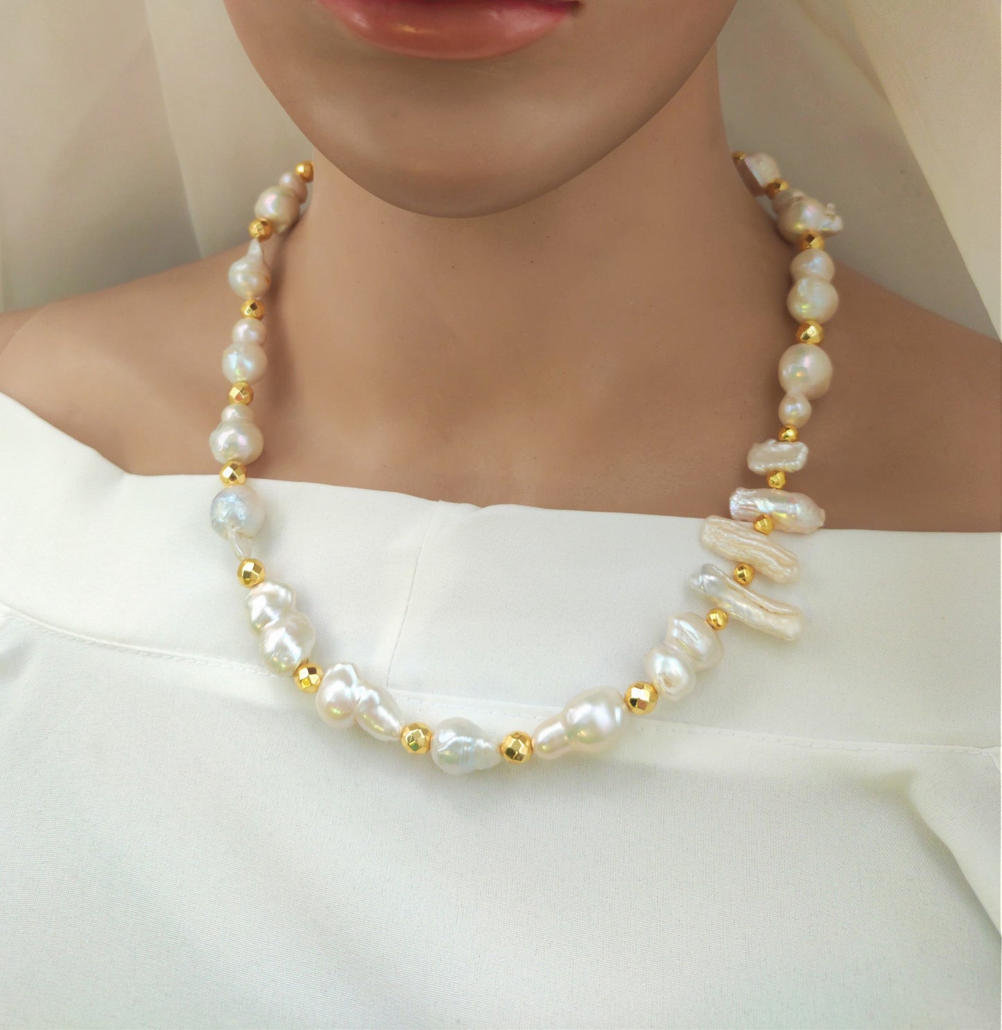 عقد من اللؤلؤ المزارع الطبيعي