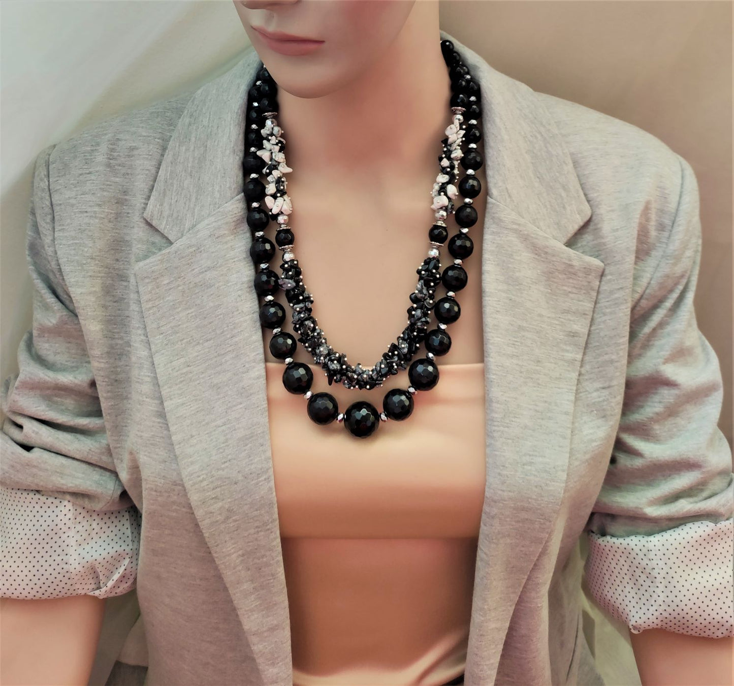 عقد من حجر الاونكس الطبيعي