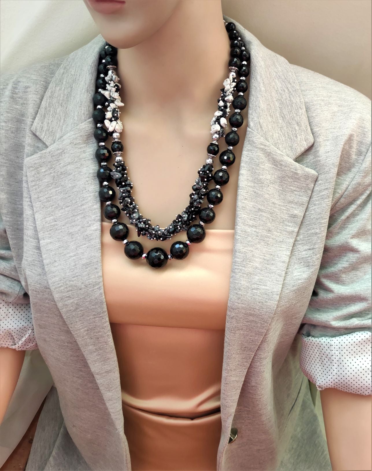 عقد من حجر الاونكس الطبيعي