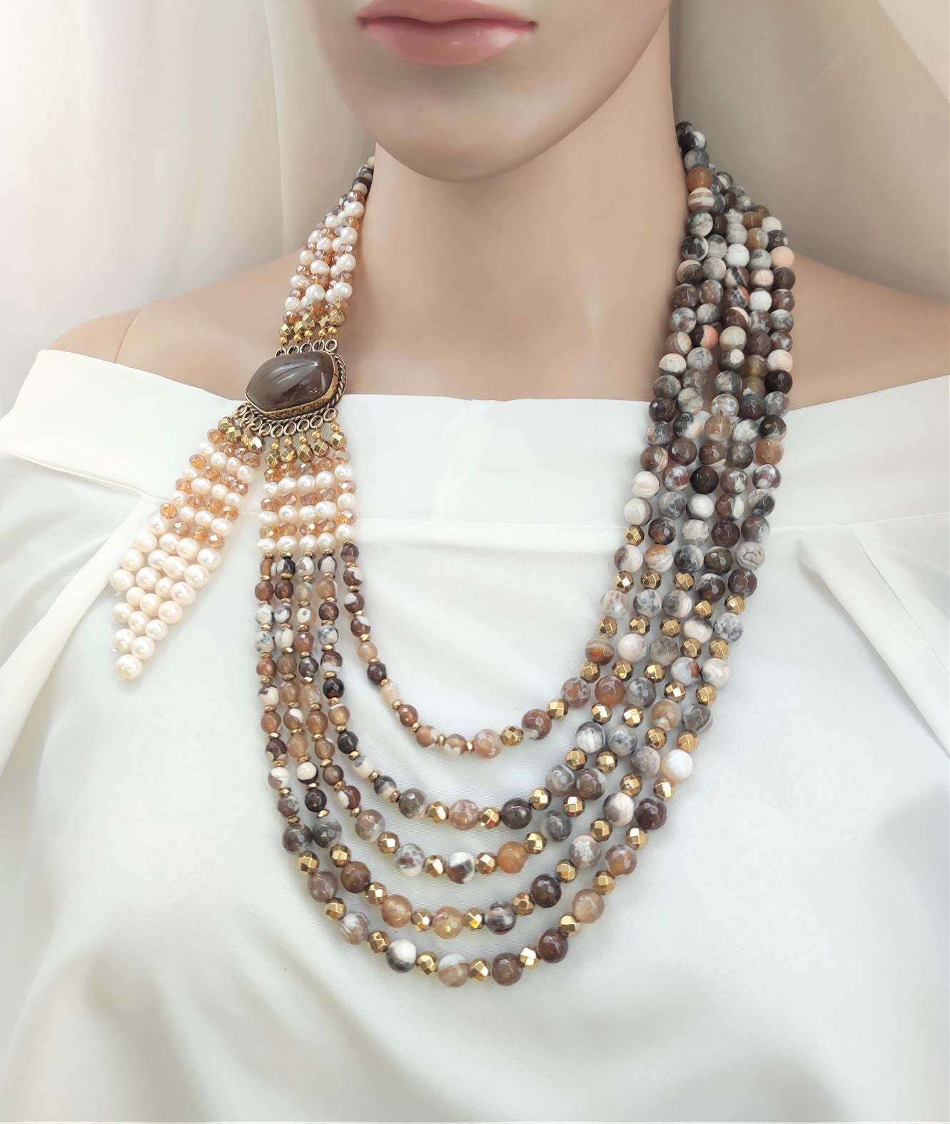 عقد من اللؤلؤ الطبيعي و العقيق و هيماتيت طبيعي