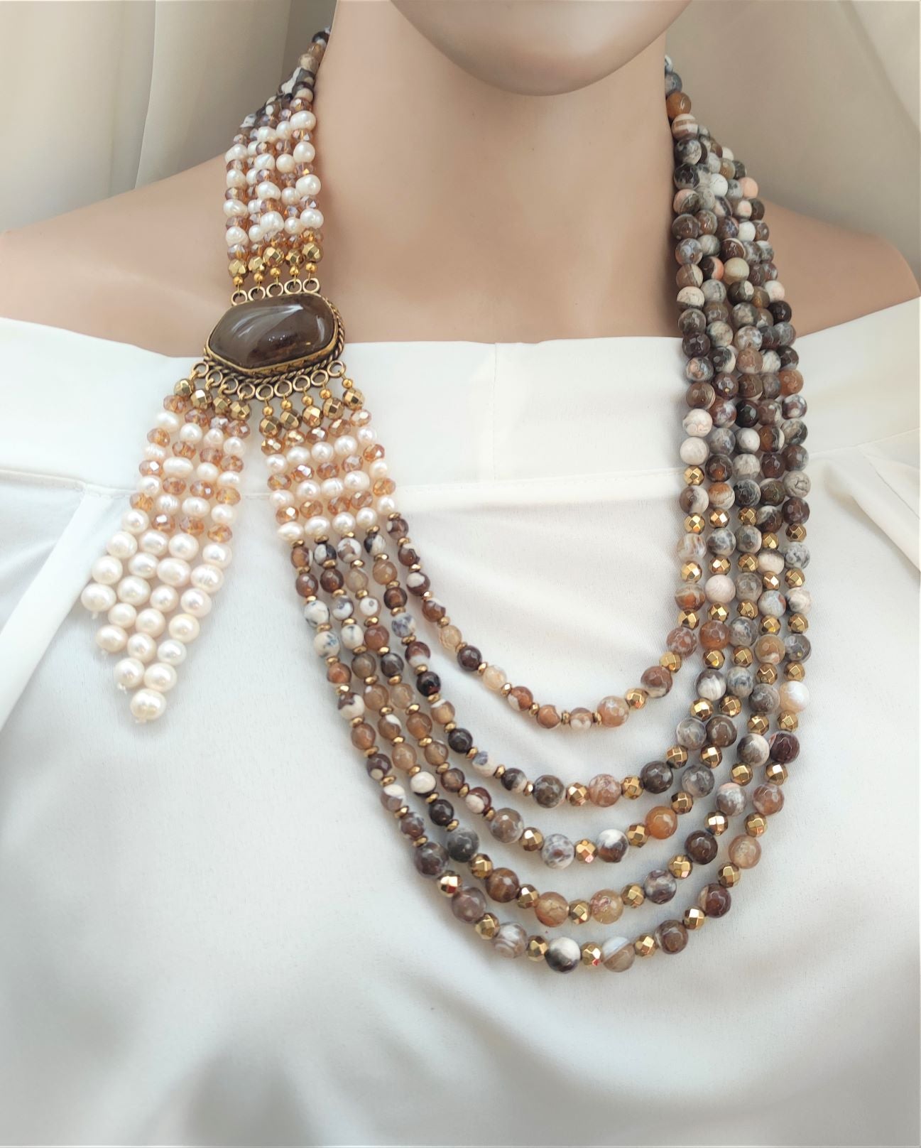 عقد من اللؤلؤ الطبيعي و العقيق و هيماتيت طبيعي