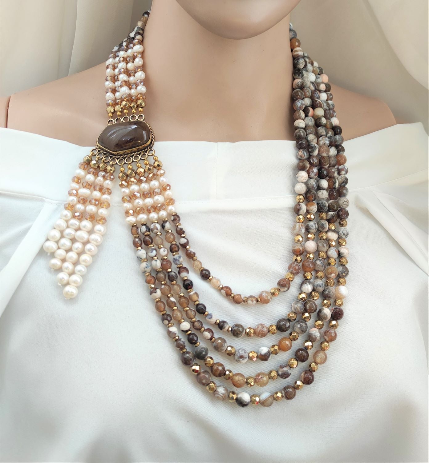 عقد من اللؤلؤ الطبيعي و العقيق و هيماتيت طبيعي