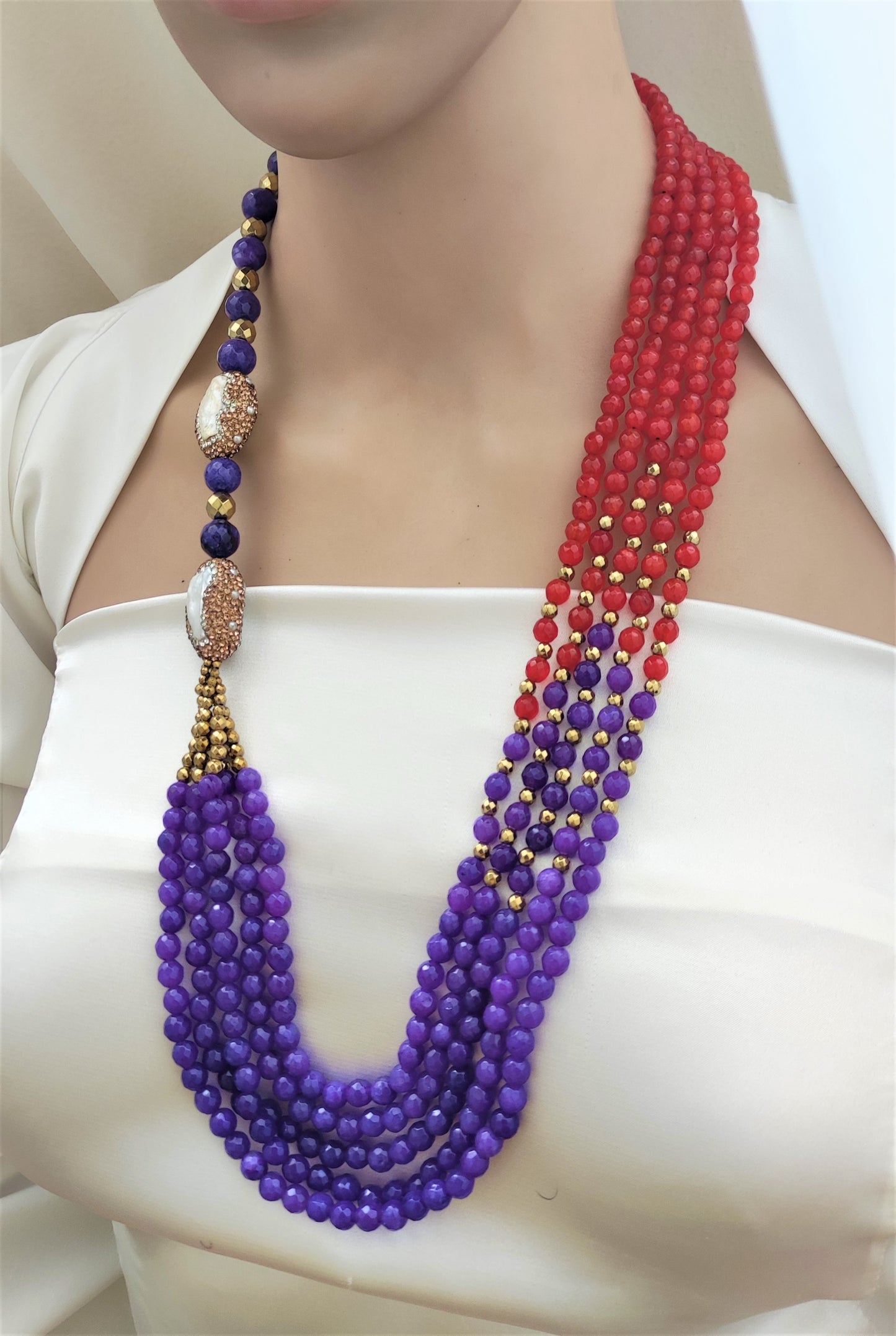 عقد من العقيق الطبيعي