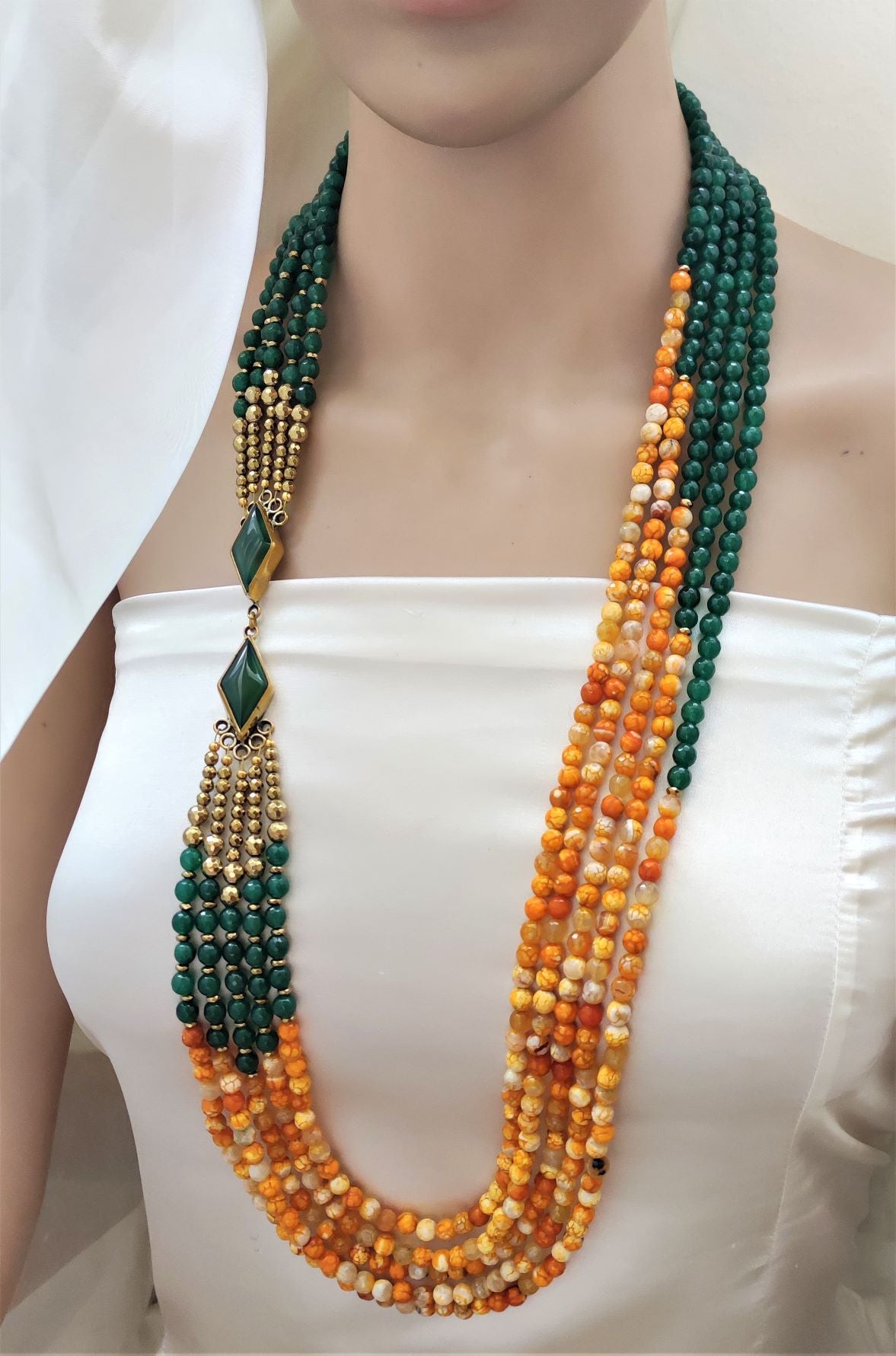 عقد من العقيق و النحاس