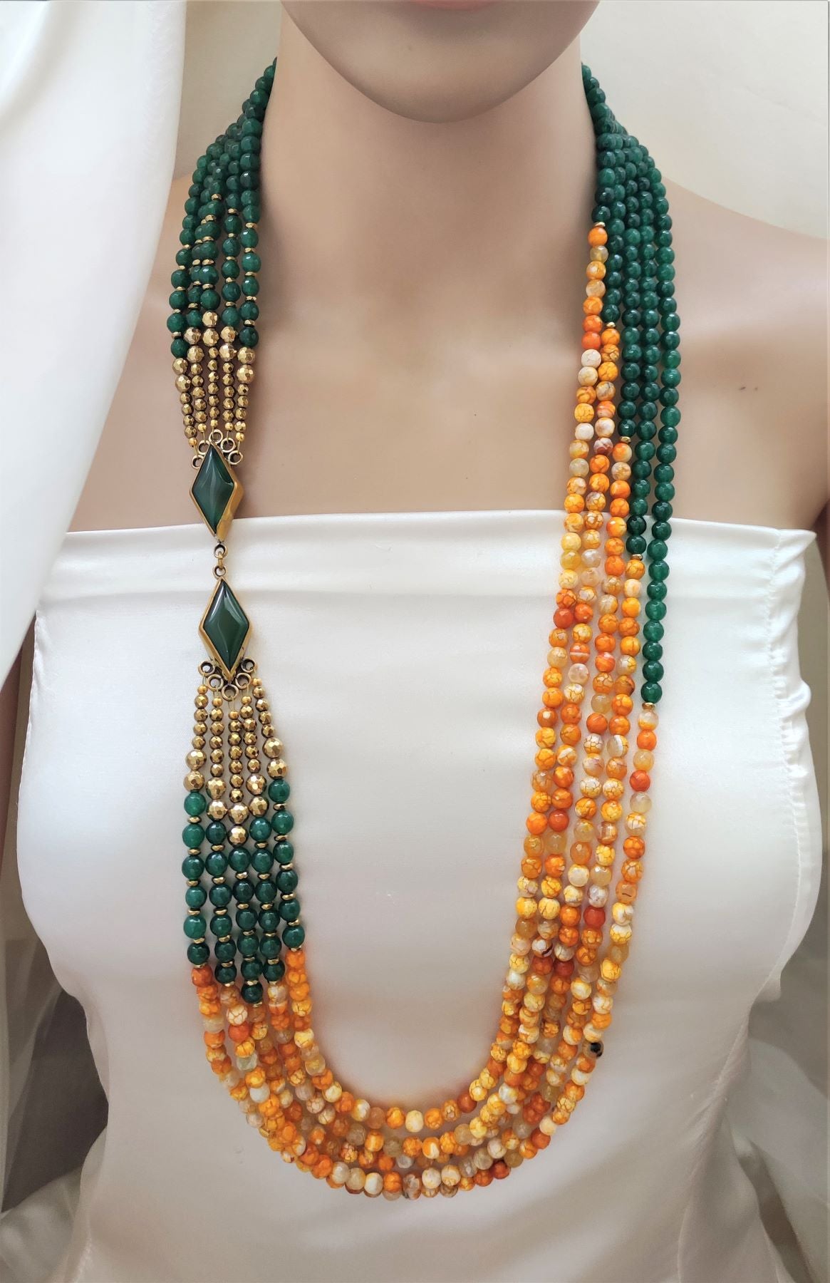 عقد من العقيق و النحاس