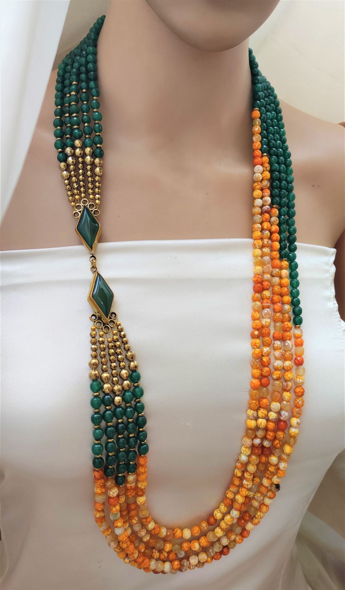 عقد من العقيق و النحاس